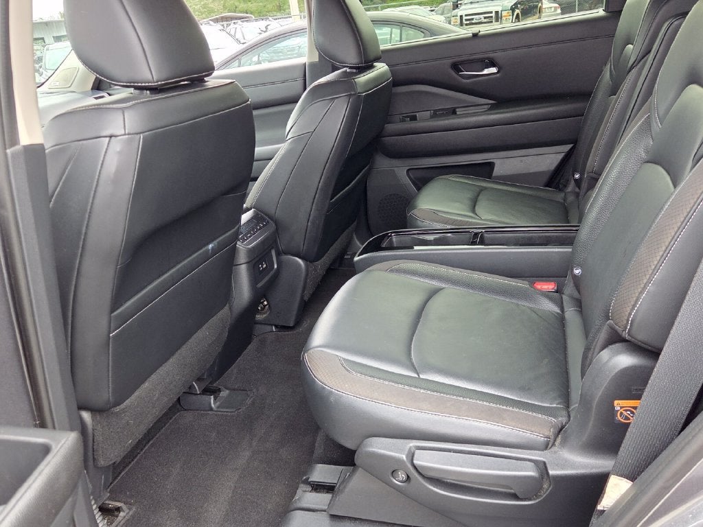 2022 Nissan Pathfinder SL 2WD