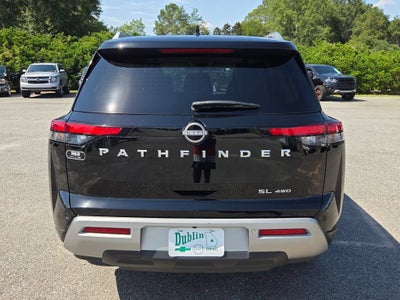 2025 Nissan Pathfinder SL
