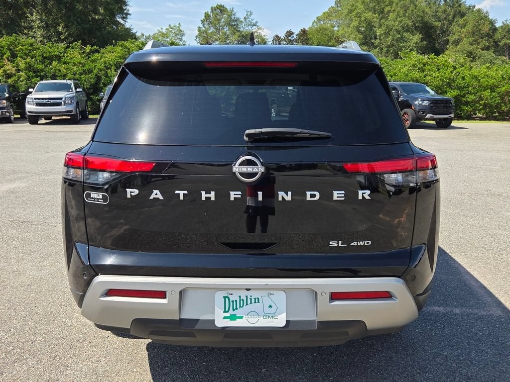 2025 Nissan Pathfinder SL