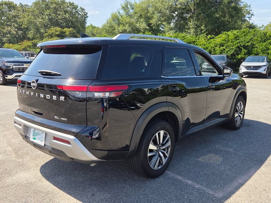 2025 Nissan Pathfinder SL