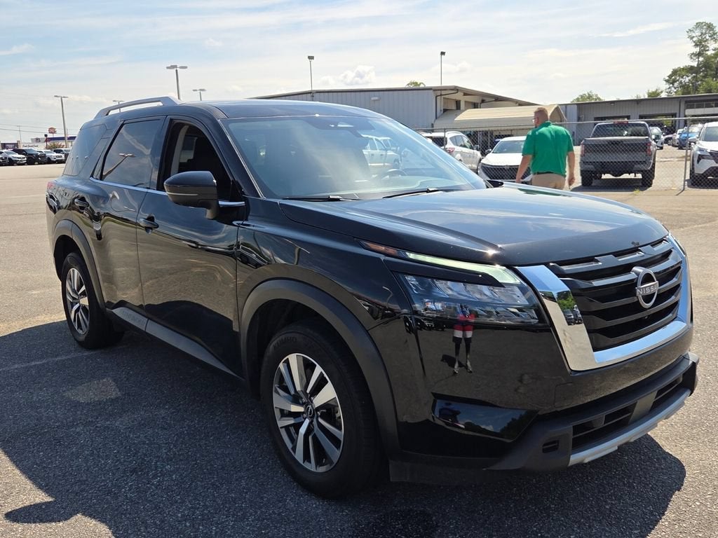 2025 Nissan Pathfinder SL