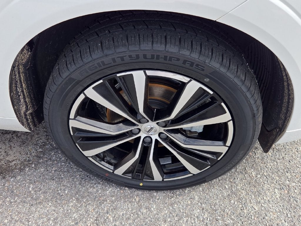 2023 Volvo XC60 B5 Plus Dark Theme