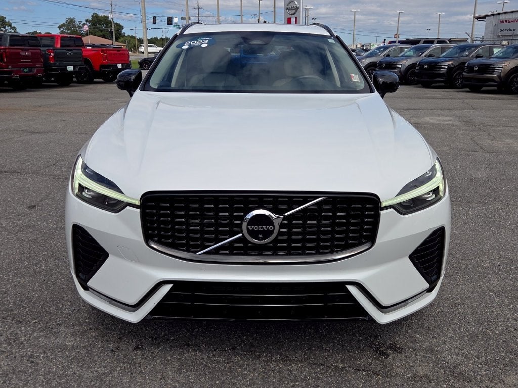 2023 Volvo XC60 B5 Plus Dark Theme