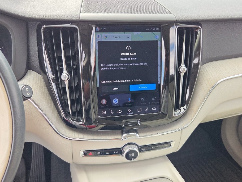 2023 Volvo XC60 B5 Plus Dark Theme