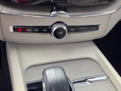 2023 Volvo XC60 B5 Plus Dark Theme