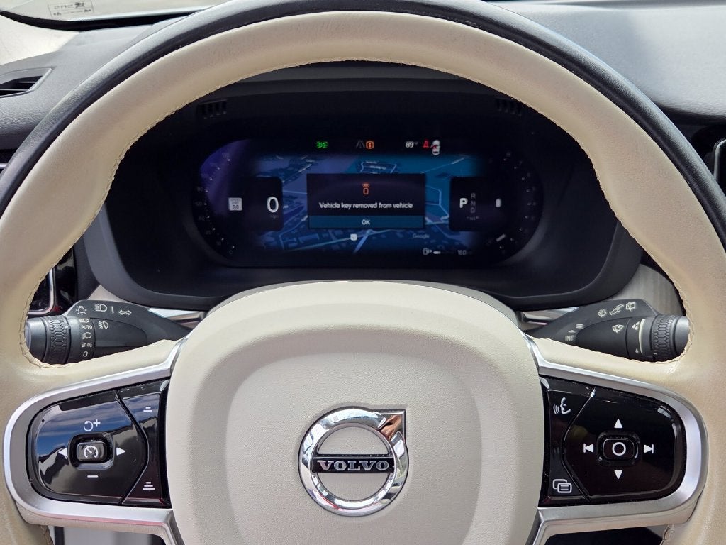 2023 Volvo XC60 B5 Plus Dark Theme