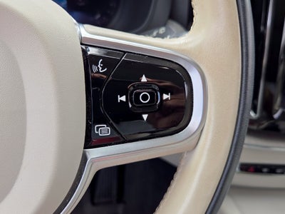 2023 Volvo XC60 B5 Plus Dark Theme