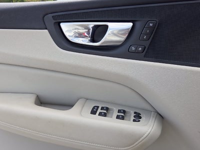 2023 Volvo XC60 B5 Plus Dark Theme