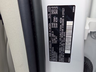 2023 Volvo XC60 B5 Plus Dark Theme