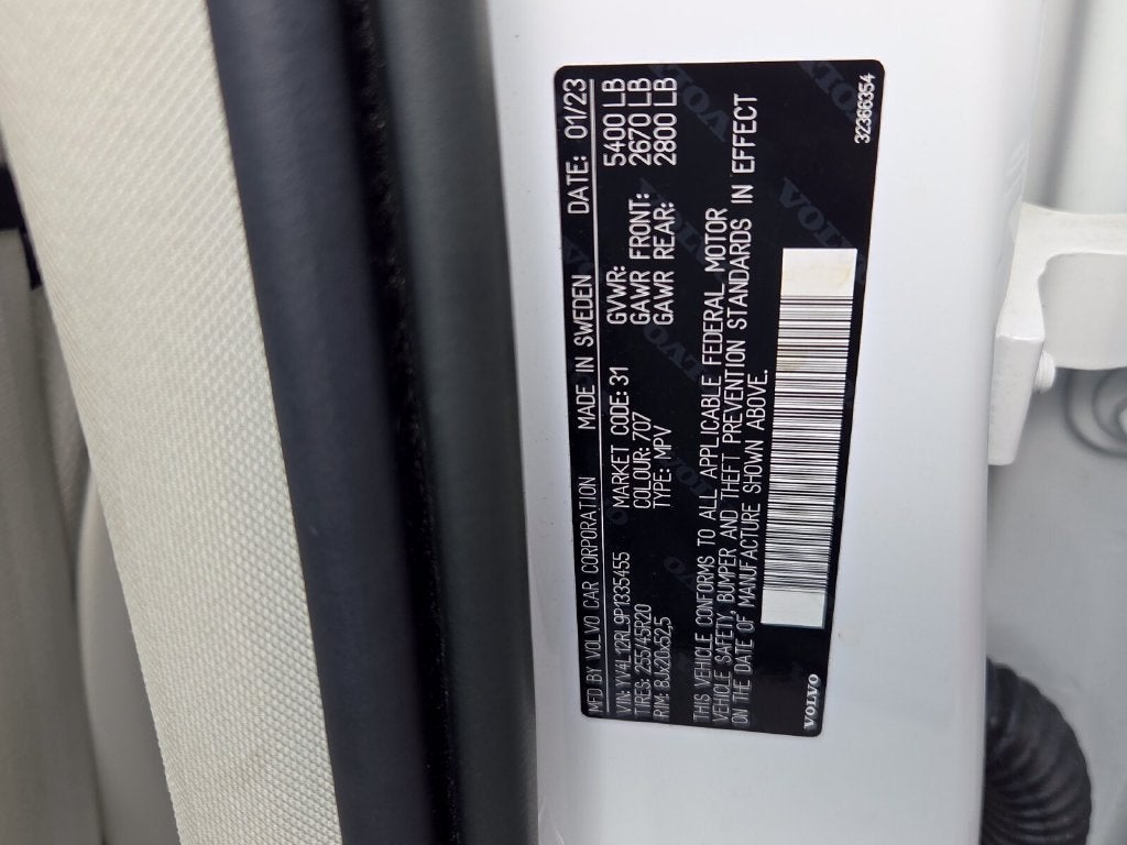 2023 Volvo XC60 B5 Plus Dark Theme