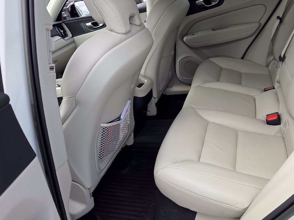 2023 Volvo XC60 B5 Plus Dark Theme