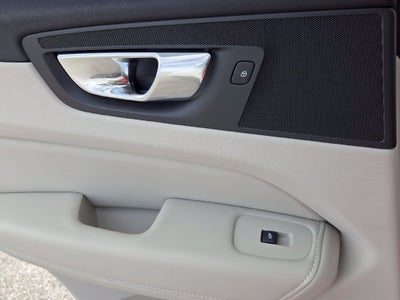 2023 Volvo XC60 B5 Plus Dark Theme